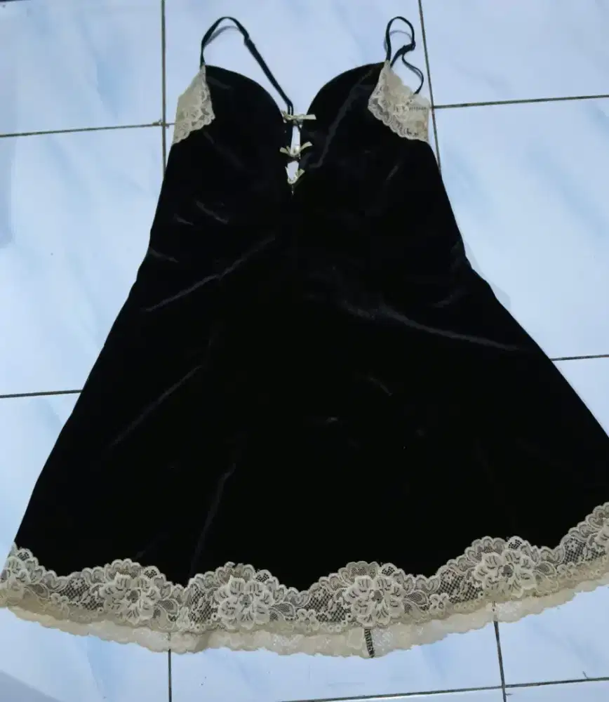 [NEW 100% BUKAN BEKAS] Velvet Sleepdress Hitam Size S