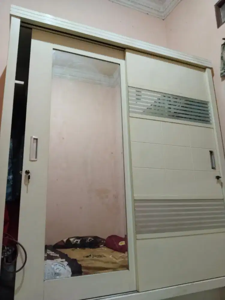 Lemari 2 pintu warna putih