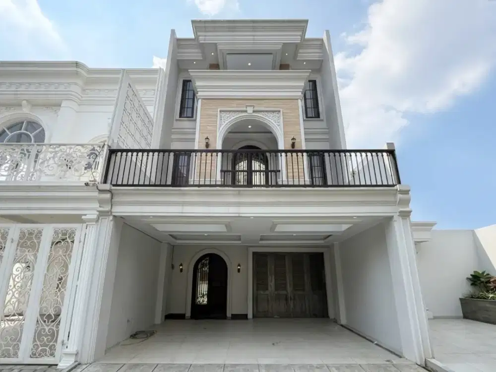 Townhouse Private pool di Jagakarsa dekat Tol Desari