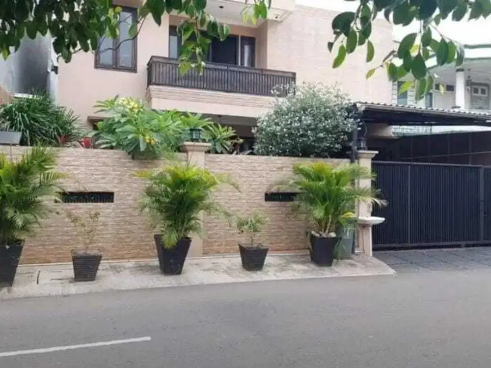 Dijual rumah mewah murah 2lt private pool Pejaten Jakarta selatan