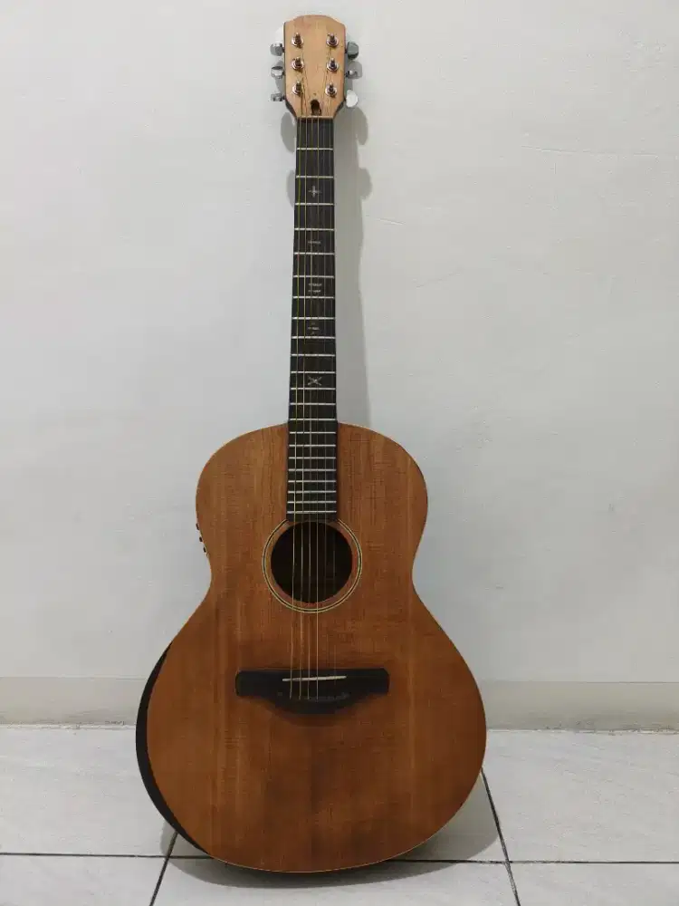 Gitar Custom Full Kayu Solid