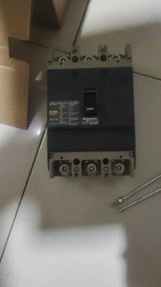 Jual mccb schanaider 200A
