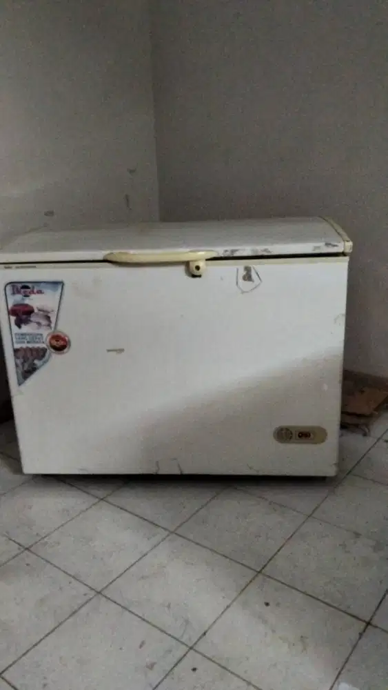 Freezer ikeda 300liter kondisi 95% nyala dingin