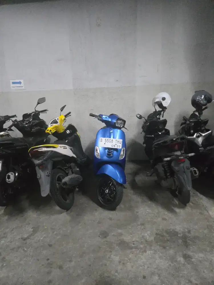 Jual vespa,125 tahun 2021 warna biru