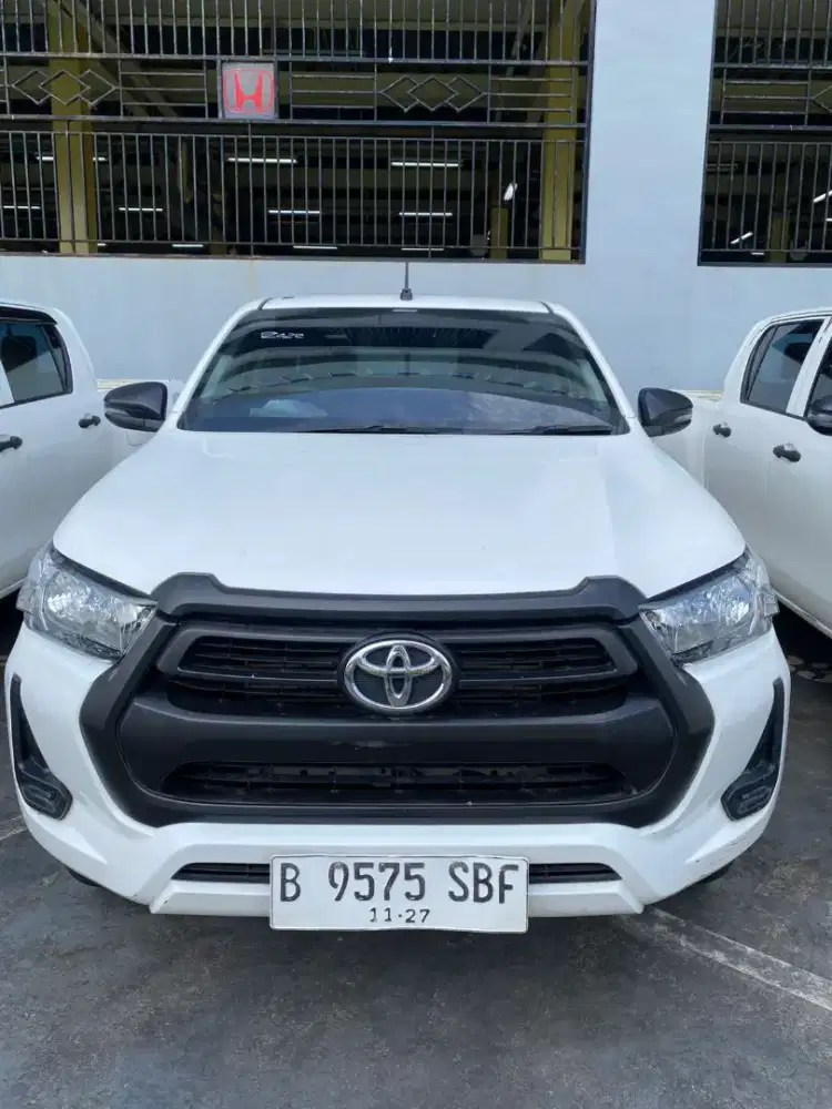 TOYOTA HILUX DC E 2.4 4X4 MT 2022