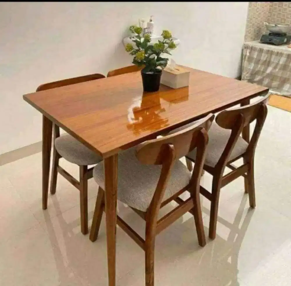 Meja makan 4 kursi jati