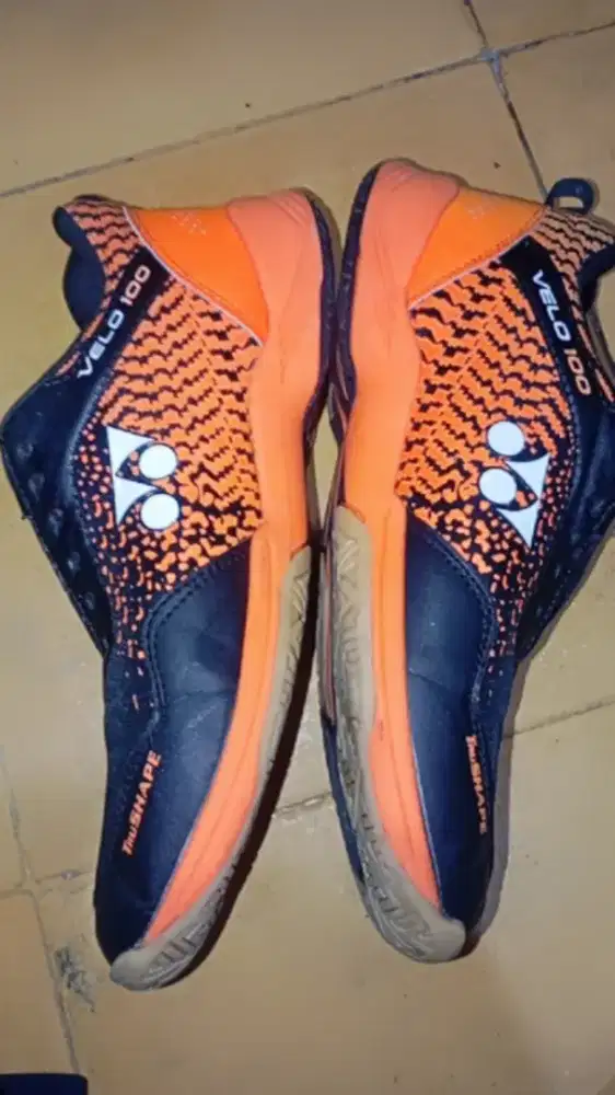 Sepatu yonex badminton