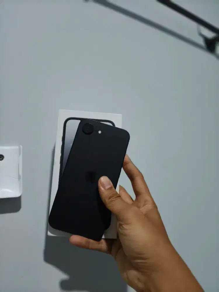 iPhone 16e 128gb simlock