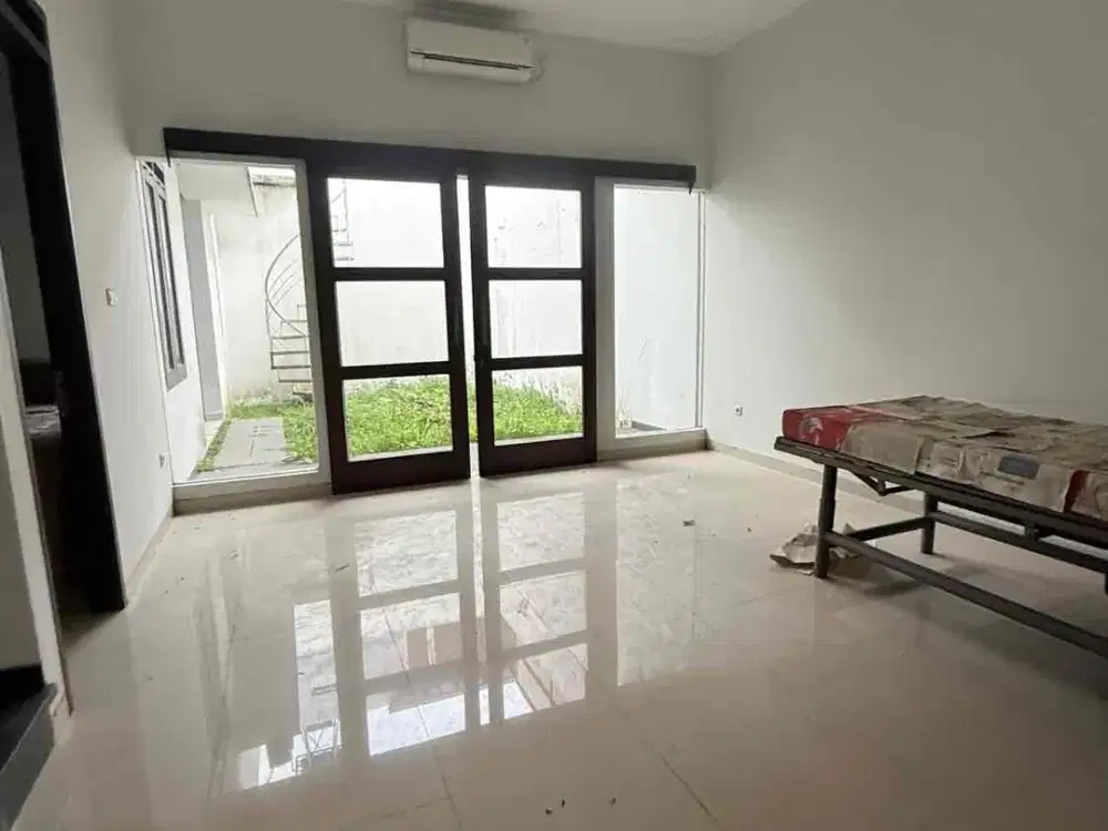 RUMAH NYAMAN LUAS DAN CANTIK DI KOMP ELITE SINGGASANA PRADANA BANDUNG