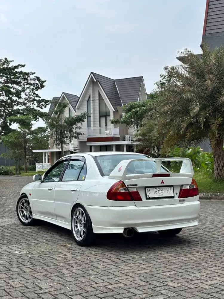 Mitsubishi Lancer 2000 Bensin