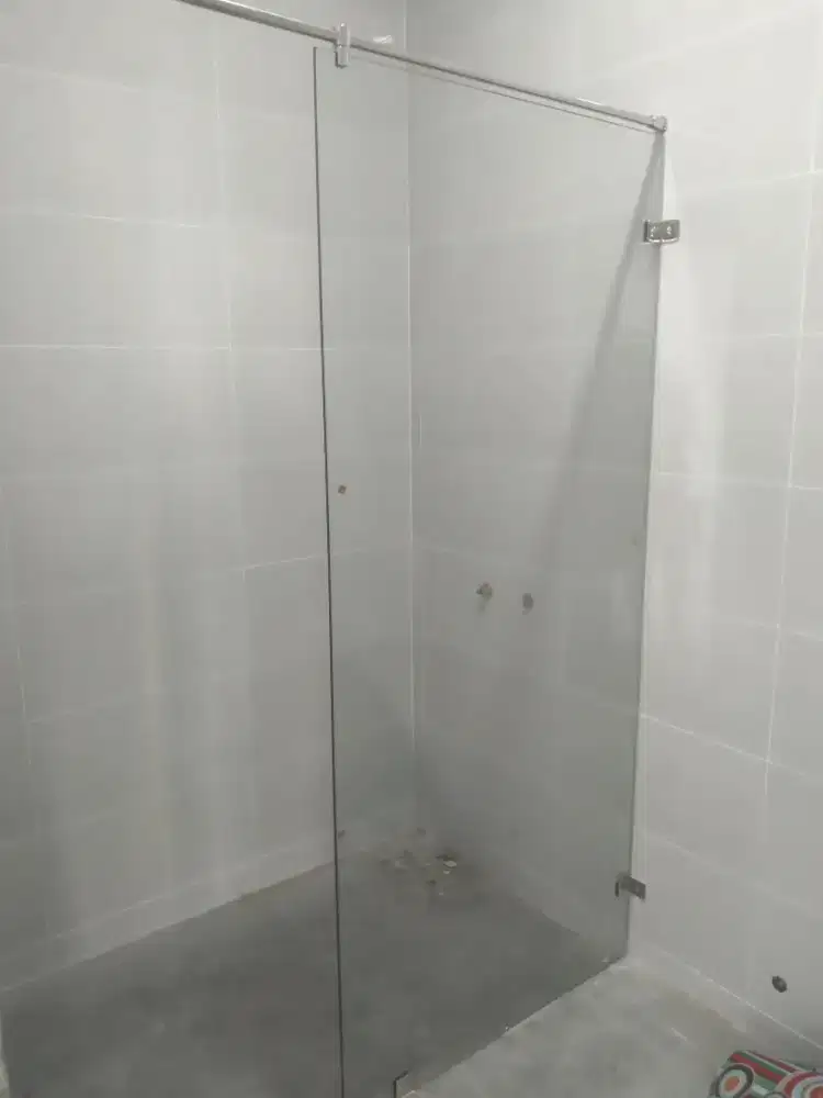 Kaca shower temperd 10mm T200cm L80cm harga kepasang 1,9 jt / unit