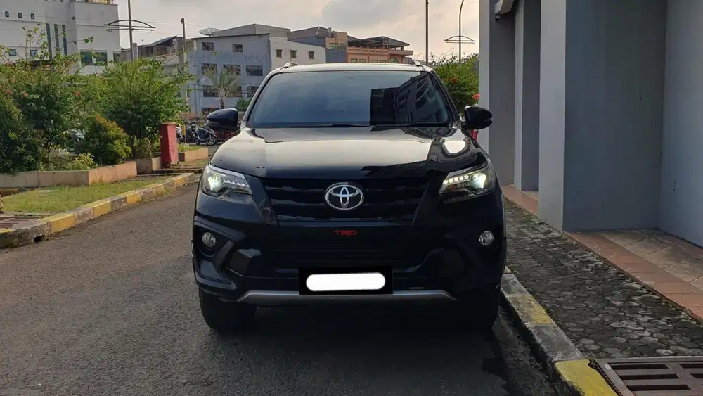 Toyota fortuner vrz trd sportivo 2018 hitam diesel
