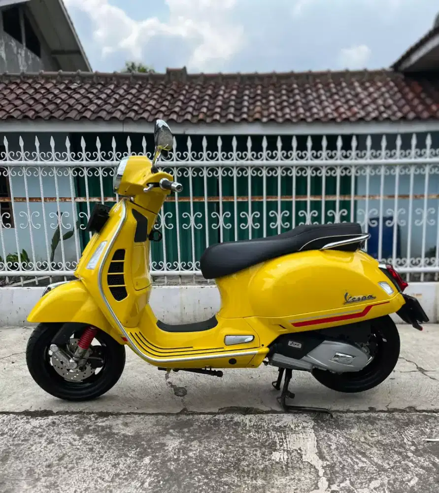 Vespa matic GTS super tahun 2022 like new