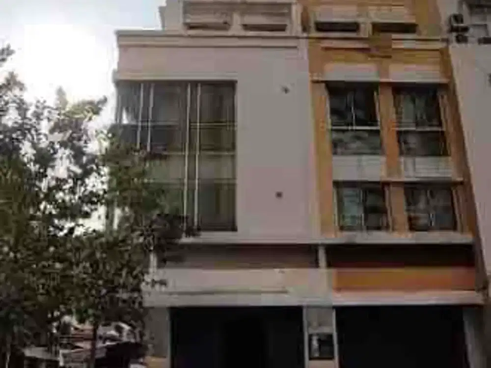 Disewakan Ruko Cempaka Mas Posisi Hoek Bagus Siap Pakai Parkiran Luas Hadap Timur