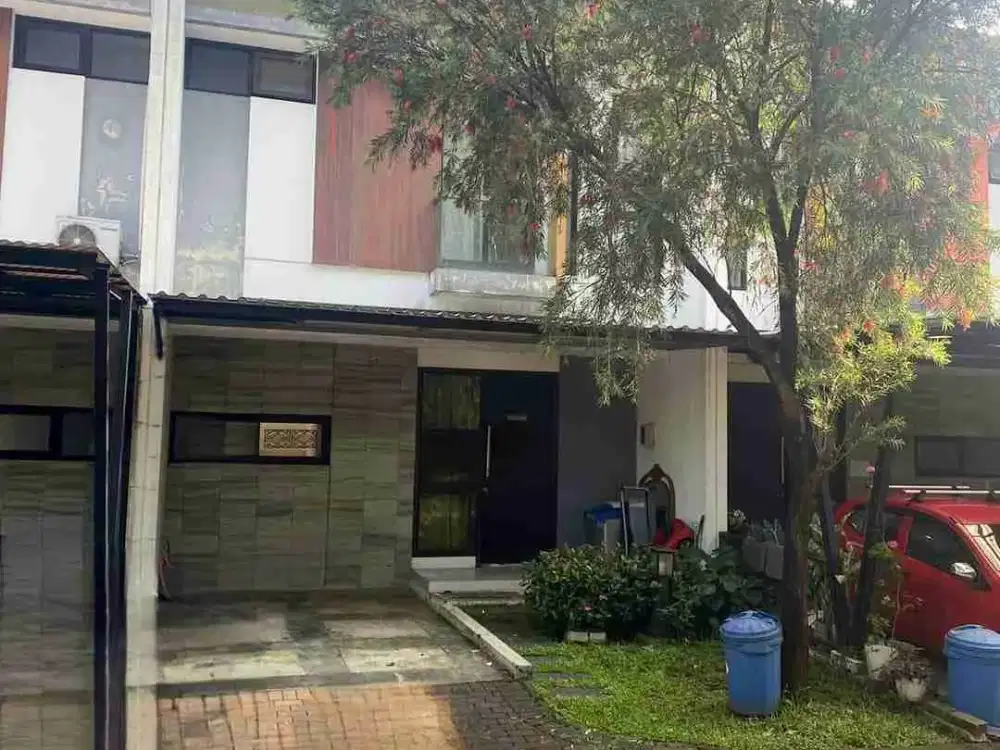 Rumah standar depan Taman Delatinos BSD city