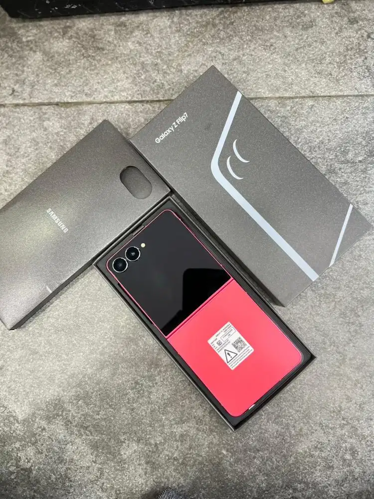 Samsung Z Flip7 12/256 SEIN garansi februari 2027 like new