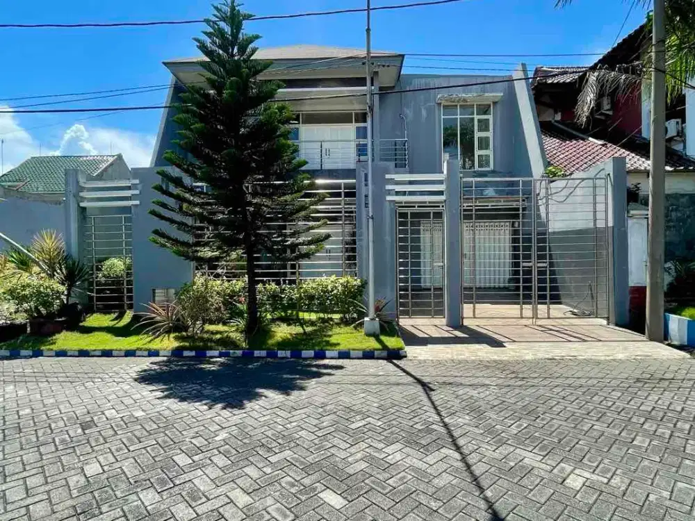 pucang indah sidoarjo jual rumah 2LT minimalis semi furnished row jalan utama perumahan
