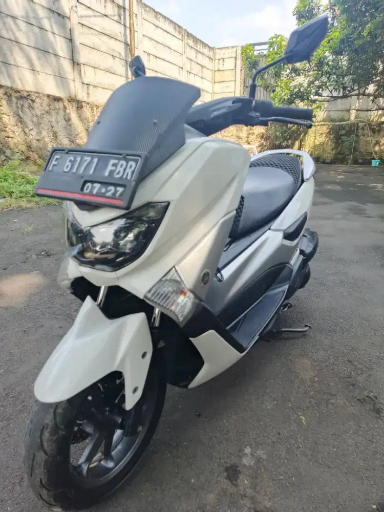 Yamaha Nmax ' 2017 putih.