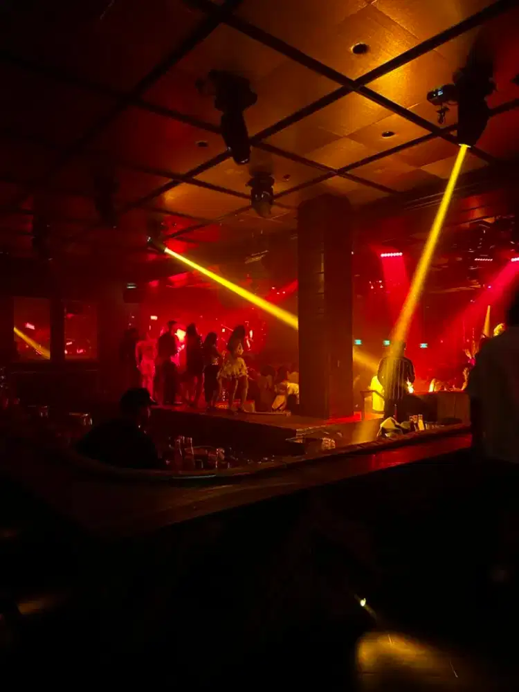 Freelance club/dancer club