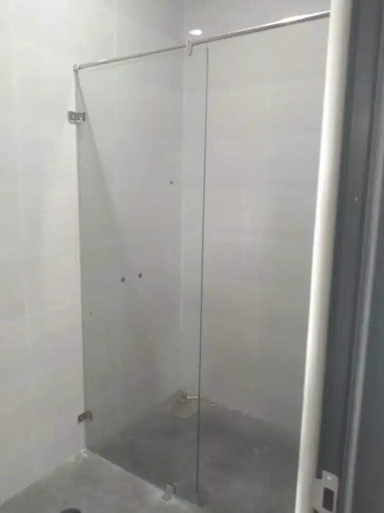 Kaca temperdglass shower 10mm harga sm pasang 1,9 jt / unit
