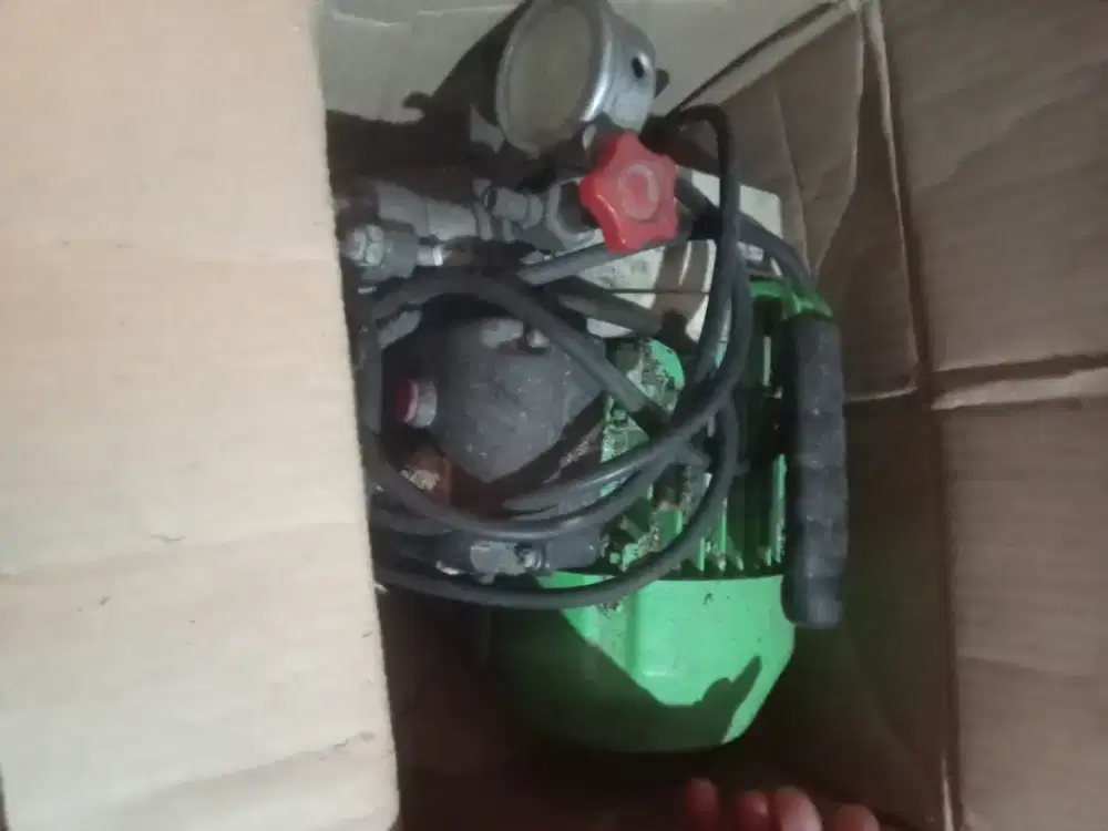 Pompa air semi z sama tabung preon kecil ada 2