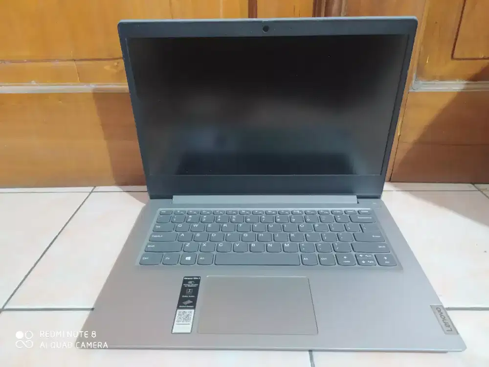 Lenovo IP Slim 3/AMD 3020E/RAM 4gb/SSD256gb/VGA AMD RADEON/Siap Pakai
