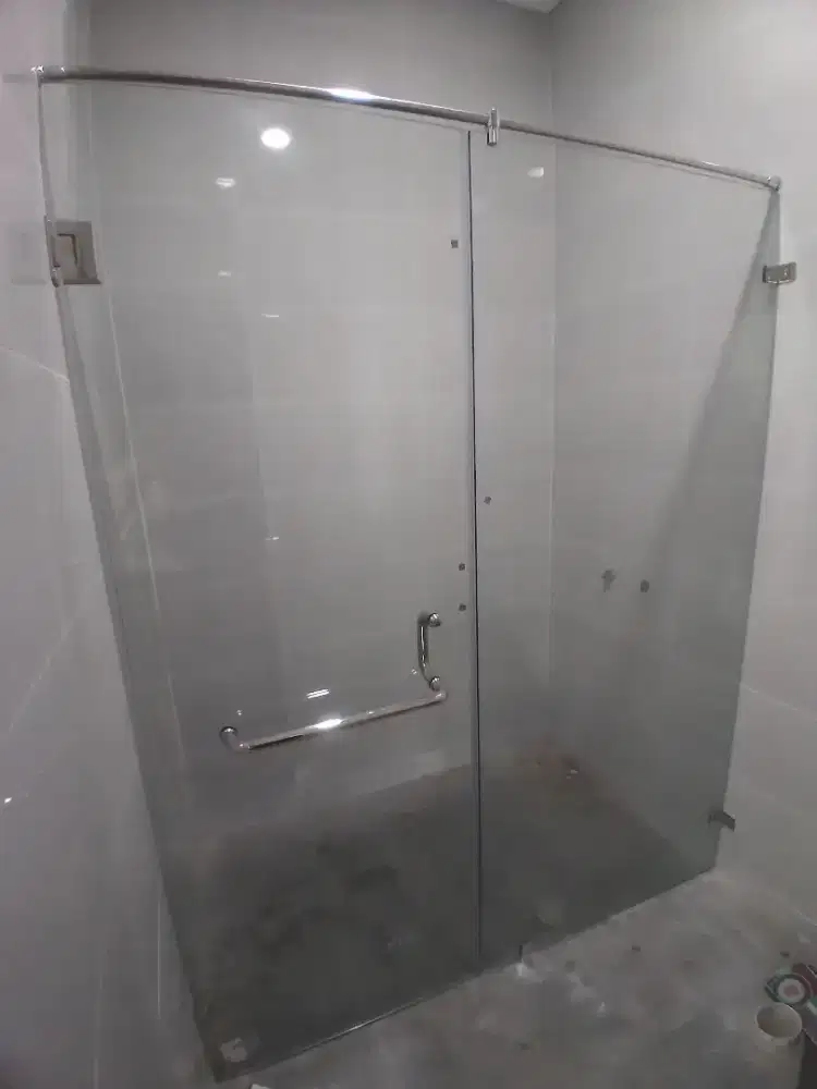 Kaca shower temperd 10mm kamar mandi 1 set T200cm L170cm hrg 5,9 jt