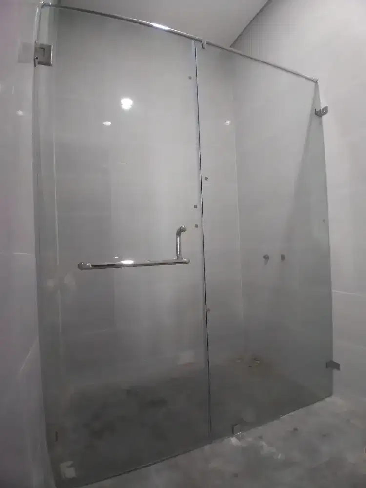 Shower kamar mandi temperdglass 10mm T200cm L170cm harga 1 set 5,9 jt