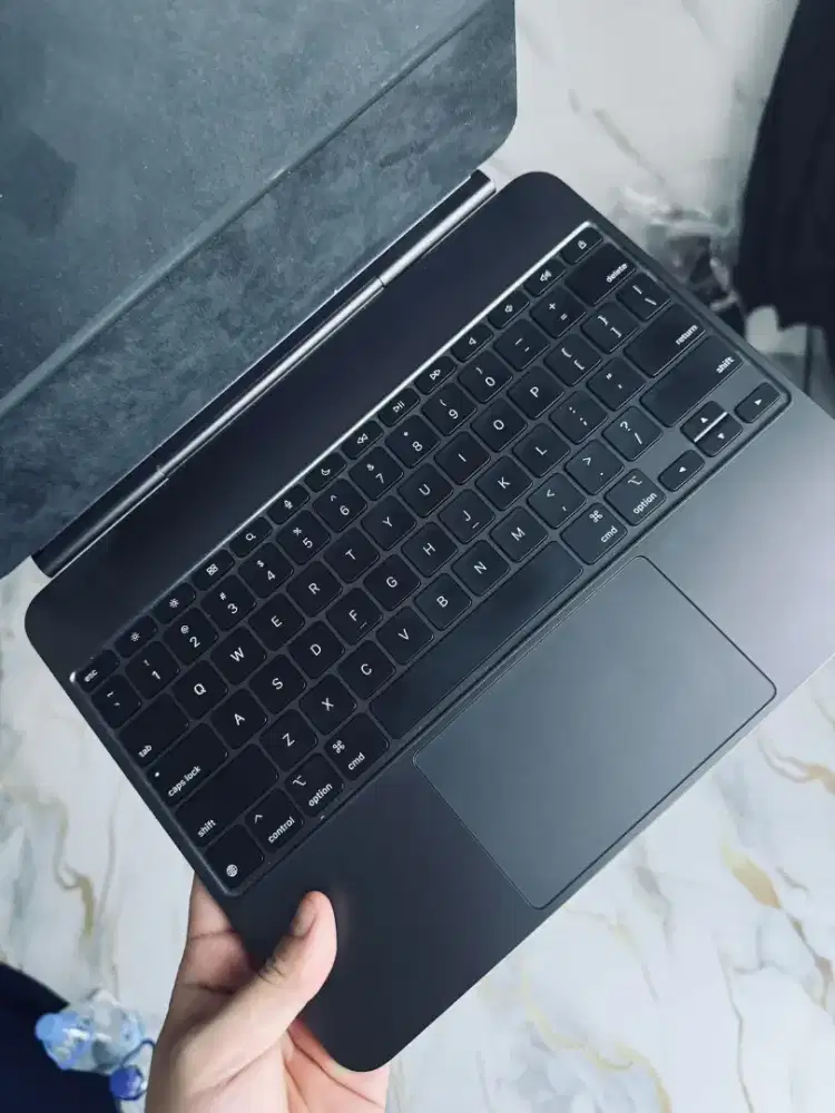 DIJUAL KEYBOARD IPAD M4 13 inch LIKE NEW 99%