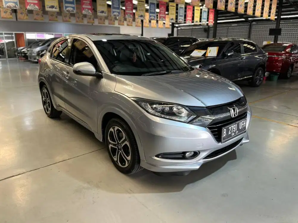 HR-V 1.8 Prestige AT 2017 Low KM Kondisi Mulus Terawat Siap Pakai