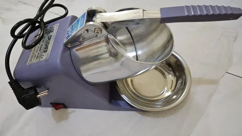 Mesin Es serut / ice crusher