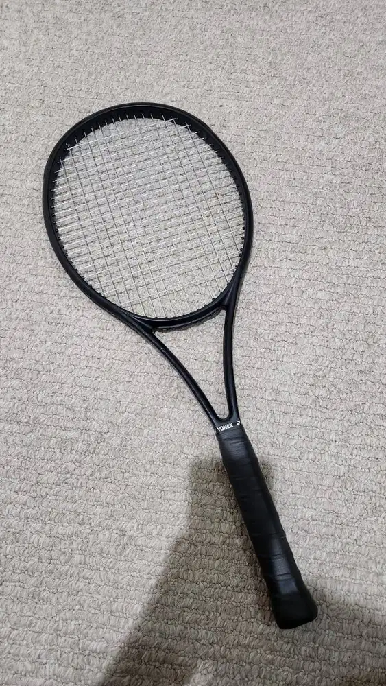 JUAL RAKET TENNIS WILSON BLADE V8 NOIR 100L (RARE) BEKAS