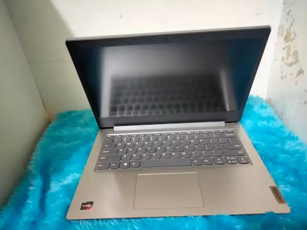 Lenovo IP Slim3/RYZEN 7-3700u/RAM 8/SSD 256/VGA AMD RADEON RX VEGA 10