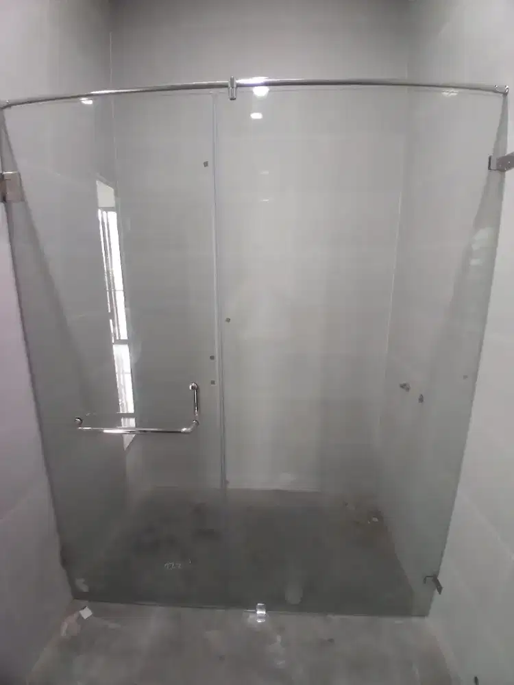 Kaca shower kamar mandi temperd 10mm T200cm L170cm hrg terpasang 5,9jt