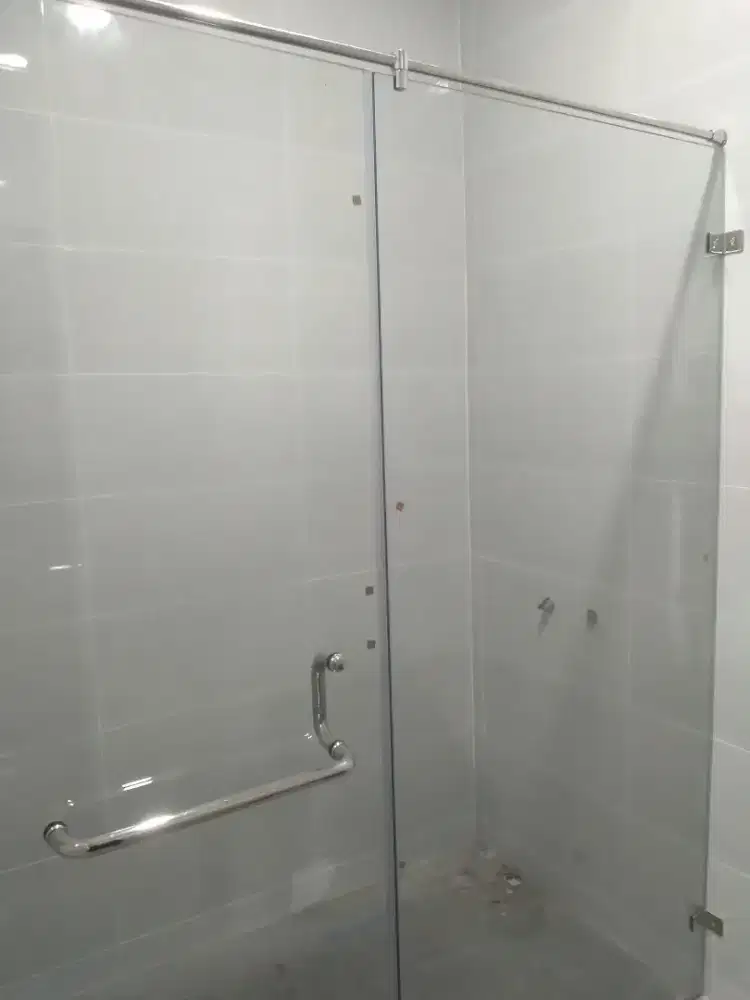 Kaca shower kamar mandi 10mm temperd T200cm L170cm harga 1 set 5,9 jt