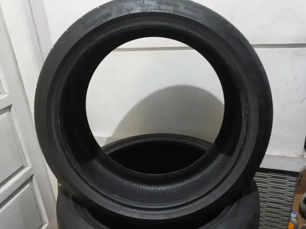 Ban ukuran 225/40 R19 ex BMW X1