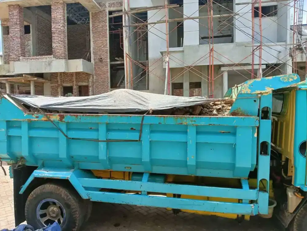 Terima Buang puing dan tanah