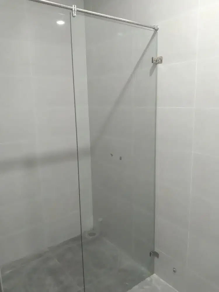 Kaca shower kamar mandi T200cm L80cm harga kepasang 1,9 jt / unit