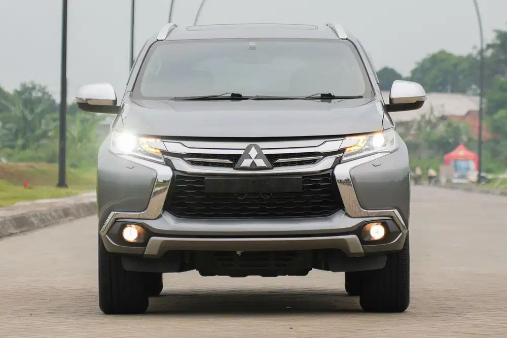SUV KING! Pajero Sport Dakar 4x2 AT 2016 Warranty