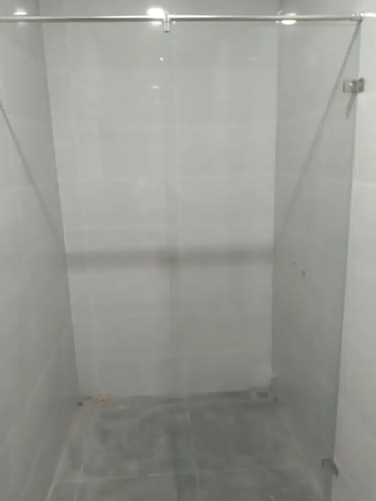 Kaca shower temperd 10mm T200cm L80cm harga kepasang 1,9 jt / unit