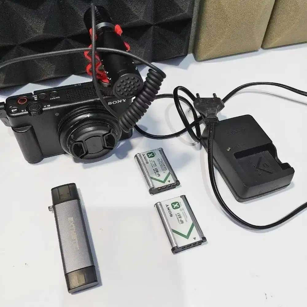 sony ZV1F Vlogging Camera ZV 1F Pocket Kamera  Banyak Bonus ZV-1F