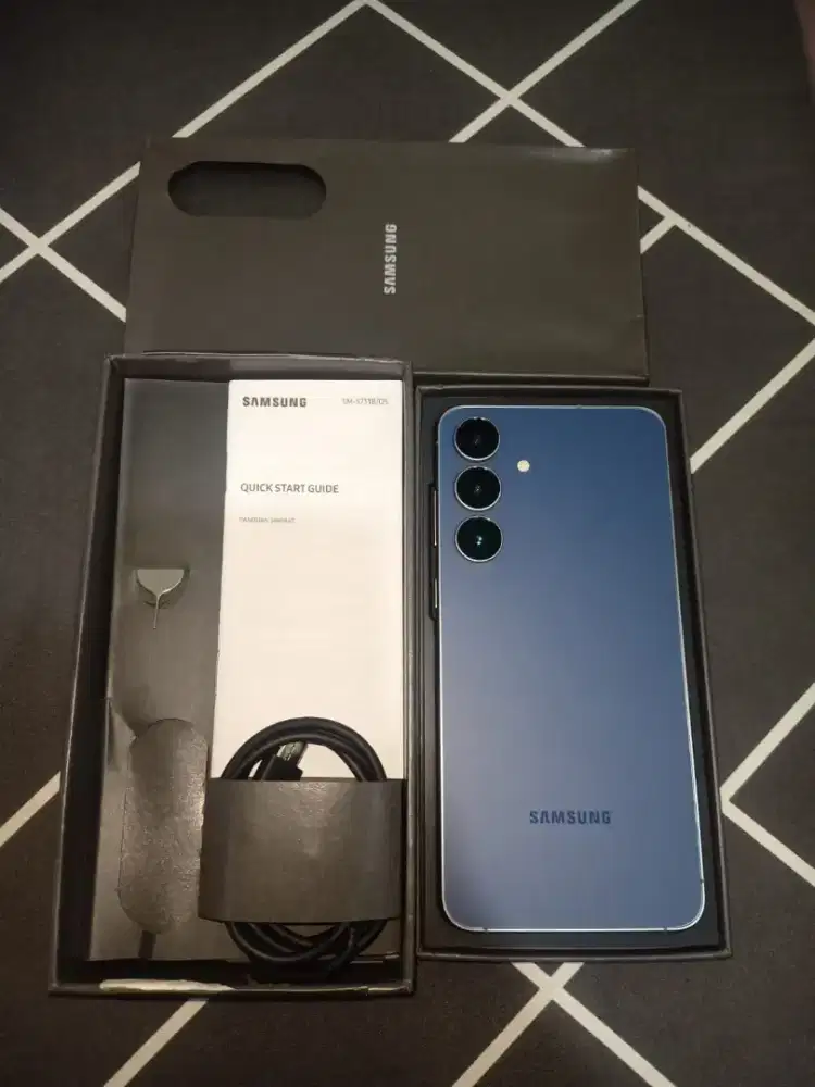 Samsung S25 FE Like New 8/256GB