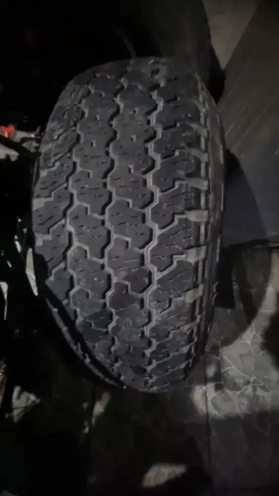 Ban 235/70 R15 A/T Bekas