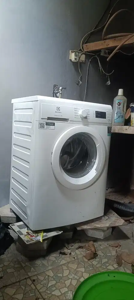 Mesin cuci electrolux