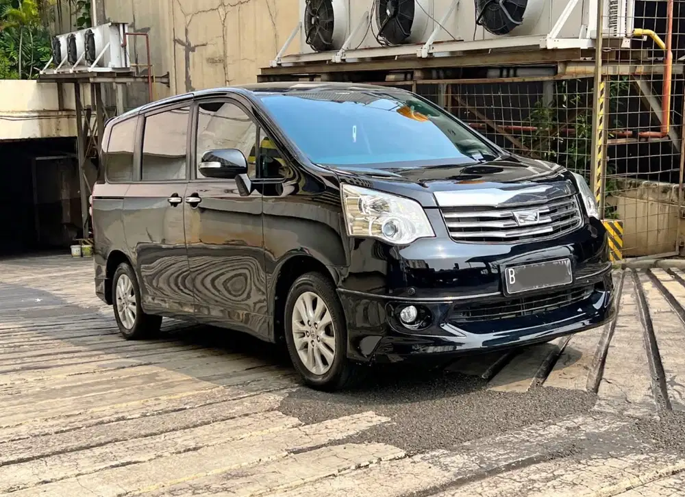 Toyota Nav1 2014 Bensin
