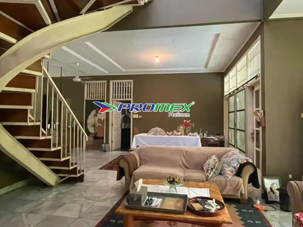 Rumah Siap Huni Ada Privat Pool dan Taman di Pondok Labu