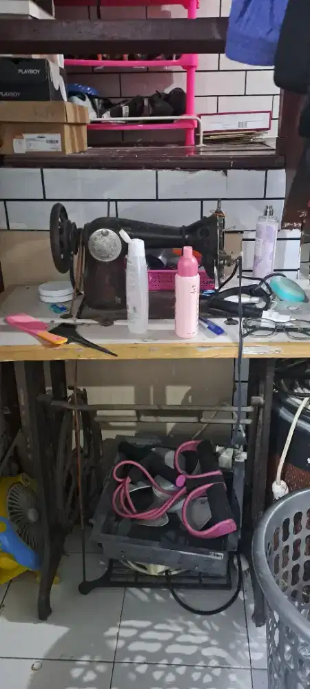 Mesin jahit dan mesin obras