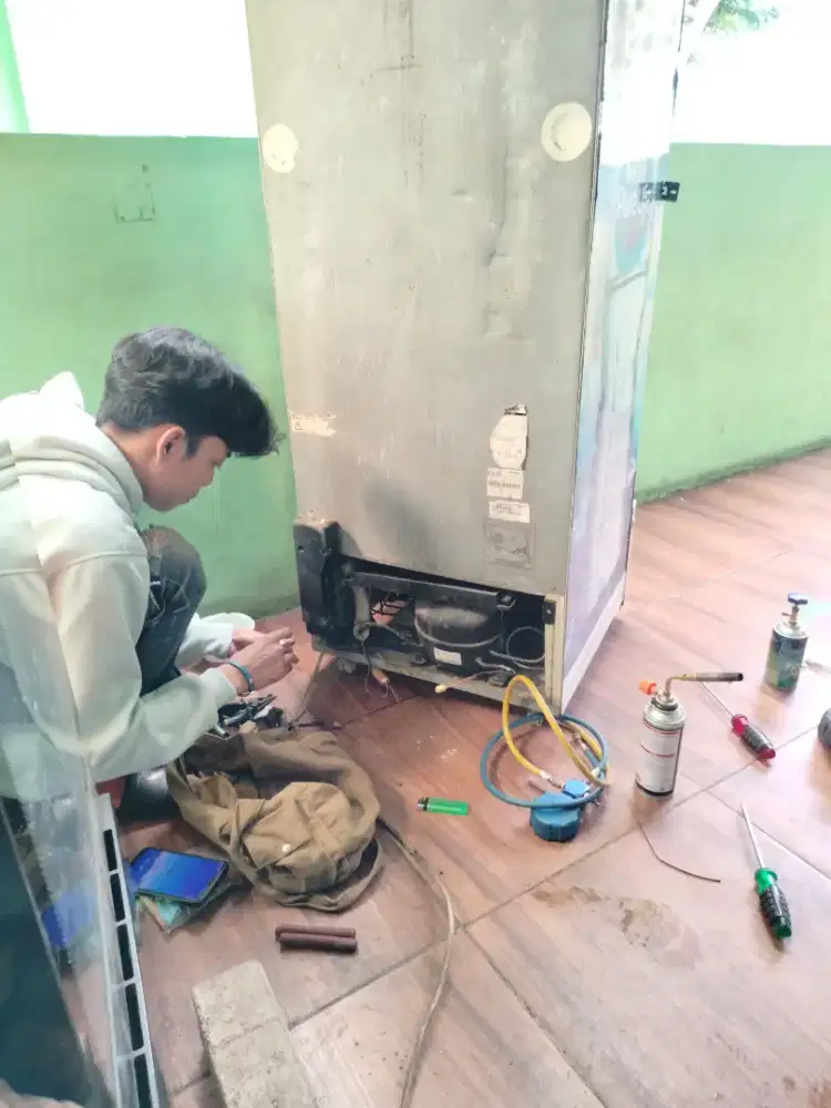 SERVICE KULKAS DAN FREZER