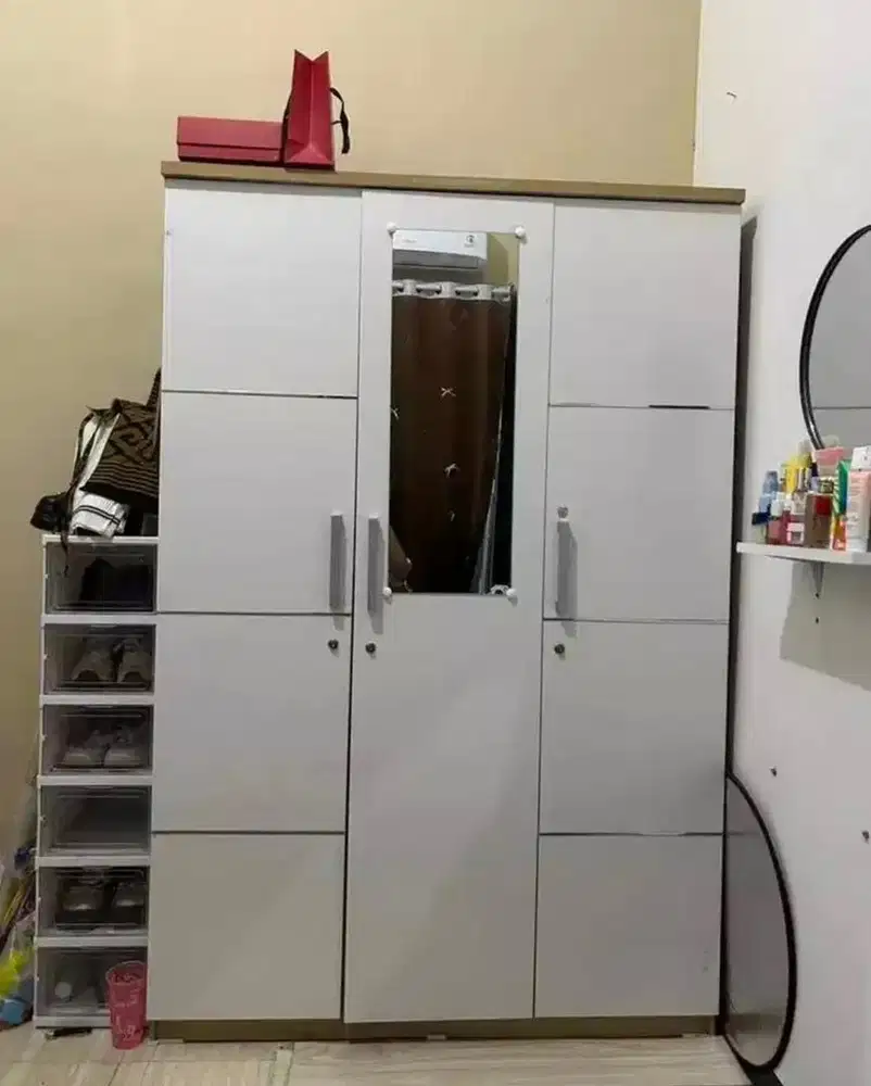 Lemari 3 Pintu Bekas
