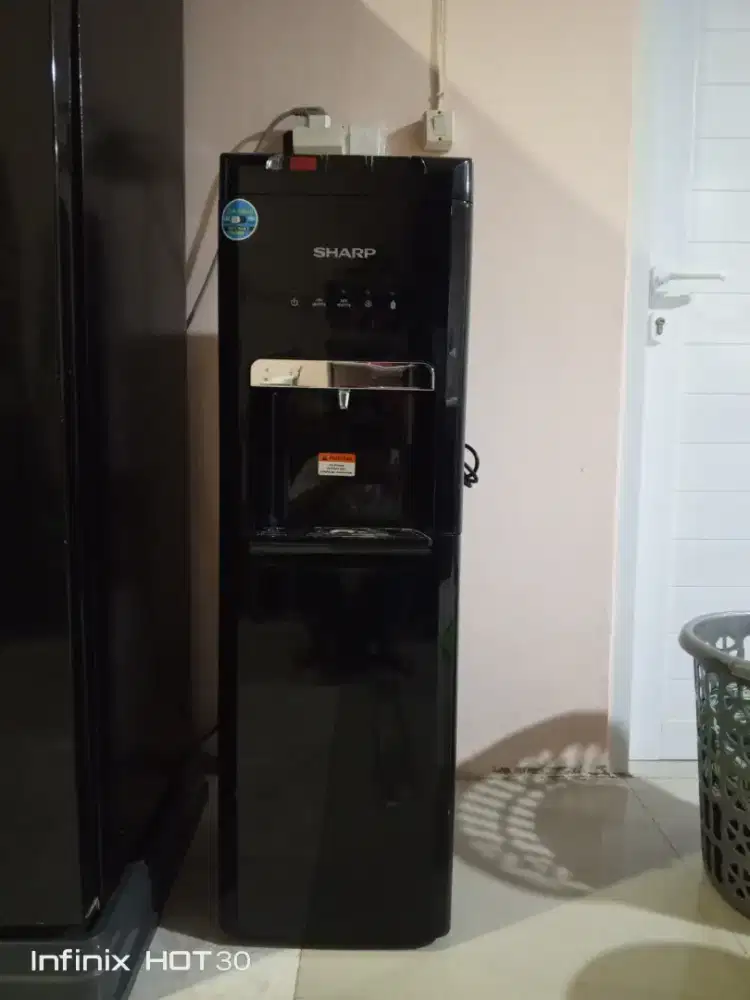 Dispenser SHARP Hitam